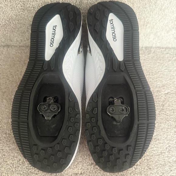 Like New! Urban Cycle Shoes - Tommaso White and Black / Cheetah 🐆 Print - Picture 3 of 6